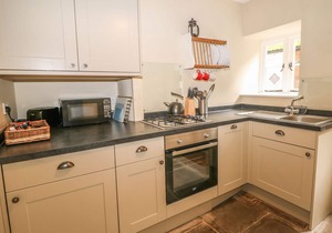 STANFREE HOUSE, pet friendly, with open fire in Winster