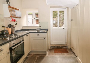 STANFREE HOUSE, pet friendly, with open fire in Winster