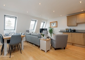 StarHost Residences - Central 3 bed apartment in Newbury