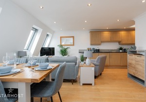 StarHost Residences - Central 3 bed apartment in Newbury