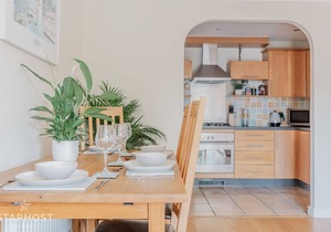 StarHost Residences - Modern 2 bedroom apartment in Newbury