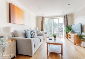 StarHost Residences - Modern 2 bed apartment at Imperial Court, Newbury