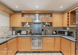 StarHost Residences - Modern 2 bed apartment at Imperial Court, Newbury