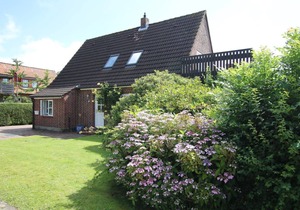 Starklef 21, Whg. 2 - vacation apartment in Wyk, 3 persons + baby on the upper floor, 2-family house