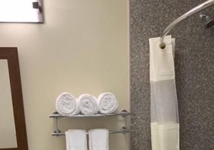 Stay In NYC For A Bargain! Enjoy A Wonderful View Of The City From Your Window