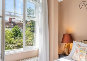 Stay in Style Opposite Windsor Castle| Parking