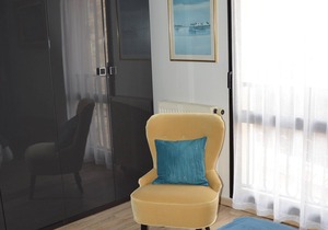 Stay in the heart of Versailles