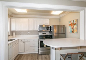 StayATL | Downtown High Rise Condo with Balcony