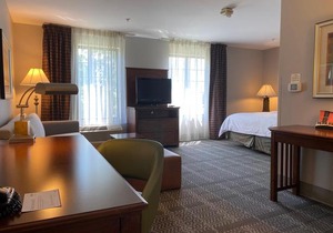 Staybridge Suites Milwaukee West-Oconomowoc