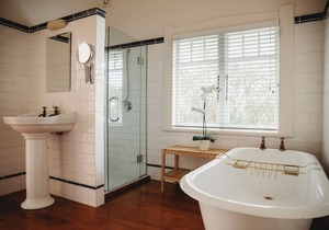 Step into this beautiful vintage villa and relax – your holiday has begun.