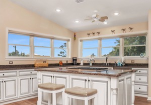Steps From The Beach, Great Deck Space, Open Floorplan ~ Sweet Home Apalachee