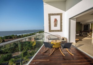 STEPS FROM THE BEACH PENTHOUSE