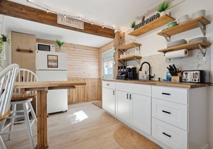 Steps to Beach | AC | Updated Kitchen |Pat's Porch
