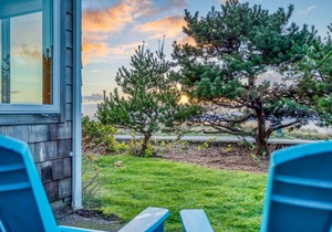 Steps To the Ocean, With Panoramic Views, Ocean-View Deck in Manzanita!