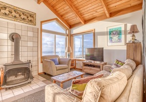 Steps To the Ocean, With Panoramic Views, Ocean-View Deck in Manzanita!