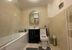 ✩ Stevenage Town ✩ Balcony ✩ 2 Bed Apt, 5 guests