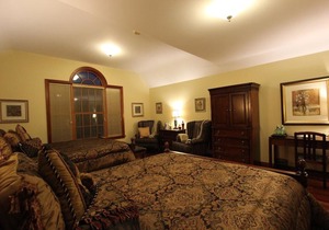 Stone Edge Estate Bed & Breakfast - Queenston Room