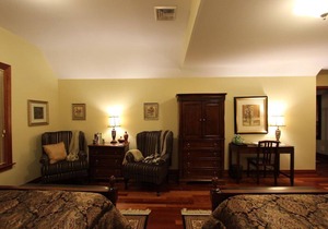 Stone Edge Estate Bed & Breakfast - Queenston Room