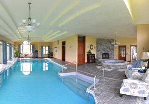 Stone Edge Estate Bed & Breakfast - Queenston Room
