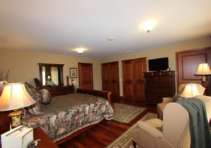 Stone Edge Estate Bed & Breakfast - Escarpment Suite (Escarpment Room and Terra Cotta Room)