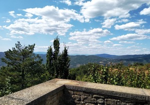 Stone house in a secluded and extremely panoramic position, 15 km from Cortona, with private pool an