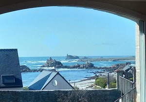 stone house with beautiful sea views, 100 m from the beach, Finistère