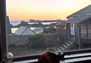 stone house with beautiful sea views, 100 m from the beach, Finistère