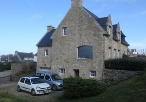 stone house with beautiful sea views, 100 m from the beach, Finistère
