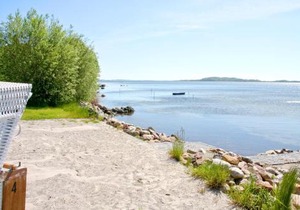 strandnahe Idylle am Meer, private Badestelle mit Strandkorb - Gutshof Ostseeblick FeWo Nr 01