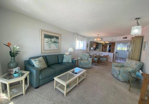 Strandview #304 - Beachfront condo with screened-in patio and amazing view!