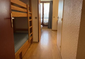 Studio à Puy Saint Vincent 1700, 4 pers, balcon, proche pistes, parking, navette, TV, cuisine équipée - FR-1-330G-11
