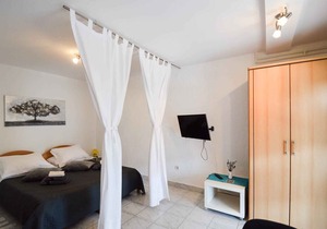 Studio 150 m from the beach