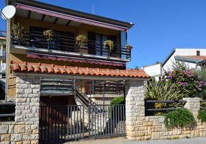 Studio 150 m from the beach