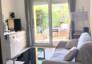 Studio 4 people, private terrace and garden, 2 min from the beach