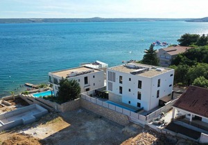 Studio Adastra with pool and seaview