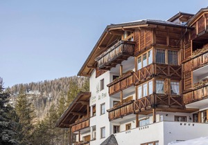 Studio Apartment “Ciasa ai Pini 208” near Ski Lifts with Mountain View Garden & Sauna