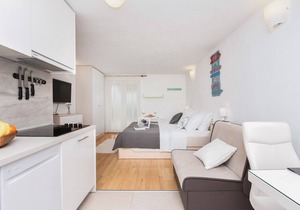 Studio apartment with garden view