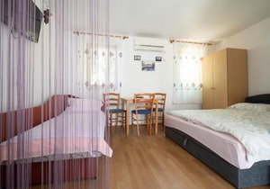 Studio Apartman Ema