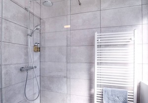 Studio apartment - right on the main shopping street