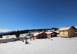 Studio cabin with large terrace, parking and TV