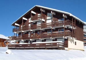 Studio cabin with large terrace, parking and TV