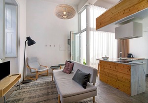 Studio 'Casa Vermelha I' with Terrace, Wi-Fi & A/C