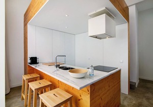Studio 'Casa Vermelha I' with Terrace, Wi-Fi & A/C