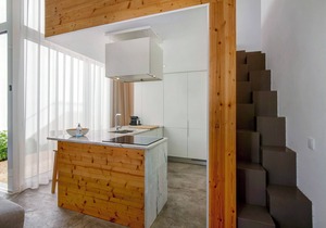 Studio 'Casa Vermelha I' with Terrace, Wi-Fi & A/C