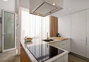 Studio 'Casa Vermelha I' with Terrace, Wi-Fi & A/C