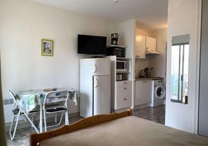 Studio Confortable avec Balcon et Wifi près du parc Charles de Gaulle à Balaruc-les-Bains - FR-1-553-37