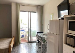 Studio Confortable avec Balcon et Wifi près du parc Charles de Gaulle à Balaruc-les-Bains - FR-1-553-37