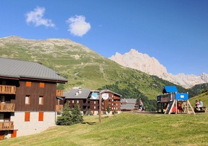 Studio dans les Montagnes avec Local à Skis GRATUIT + Cuisine Equipée!