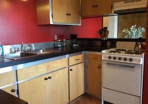 Studio Downtown Apt. 7 w/Ocean & Mountain Views.