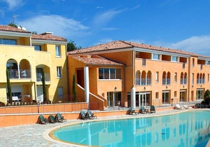 Studio Equipé | Accès Bains à Remous + 3 piscines!